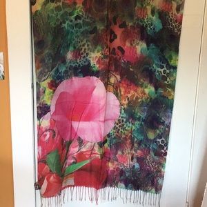 Lightweight wrap with floral tropical pattern.